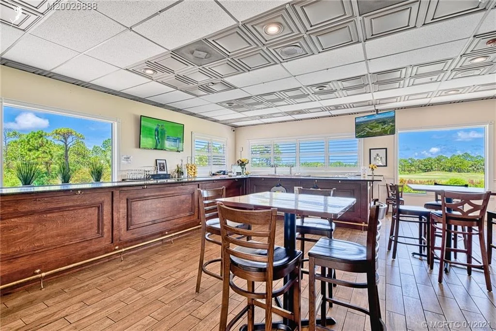 Photo of 840 NW Red Pine Way
