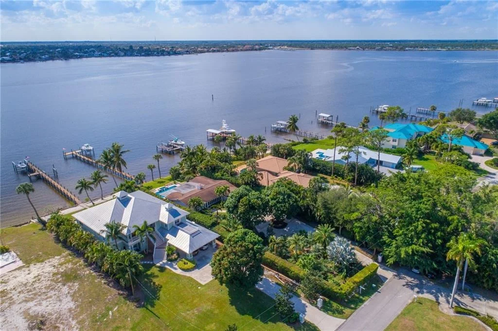 Photo of 611 NW Sunset Drive