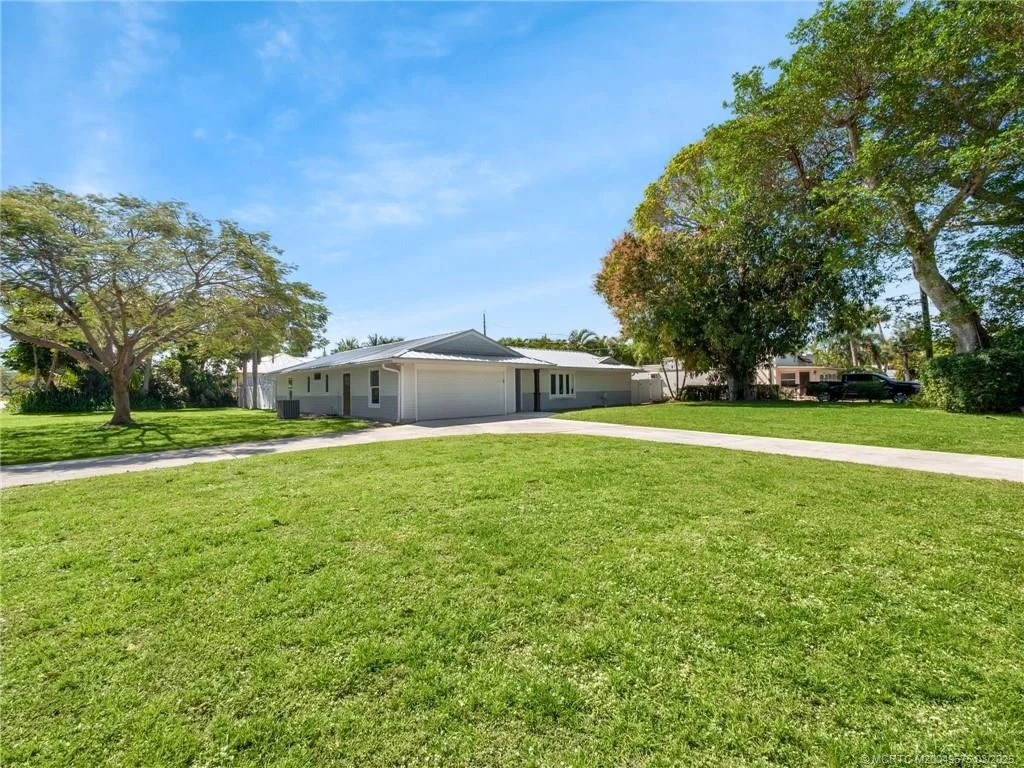 Photo of 1318 SE Riverside Drive