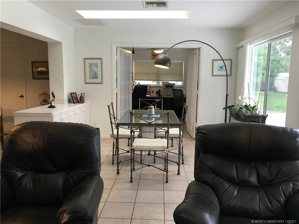 Photo of 702 NW Sunset Drive