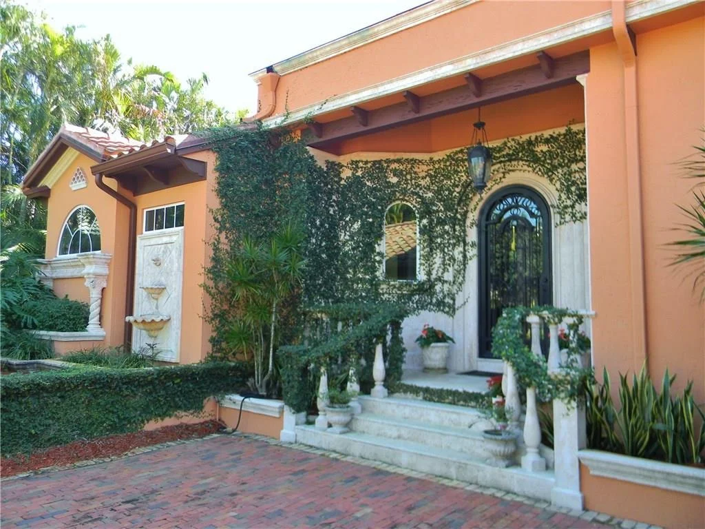 Photo of 661 NW Sunset Drive