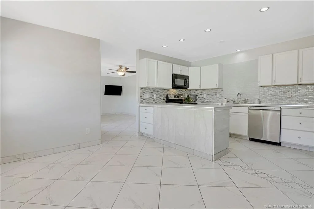 Photo of 327 SW Dyer Drive