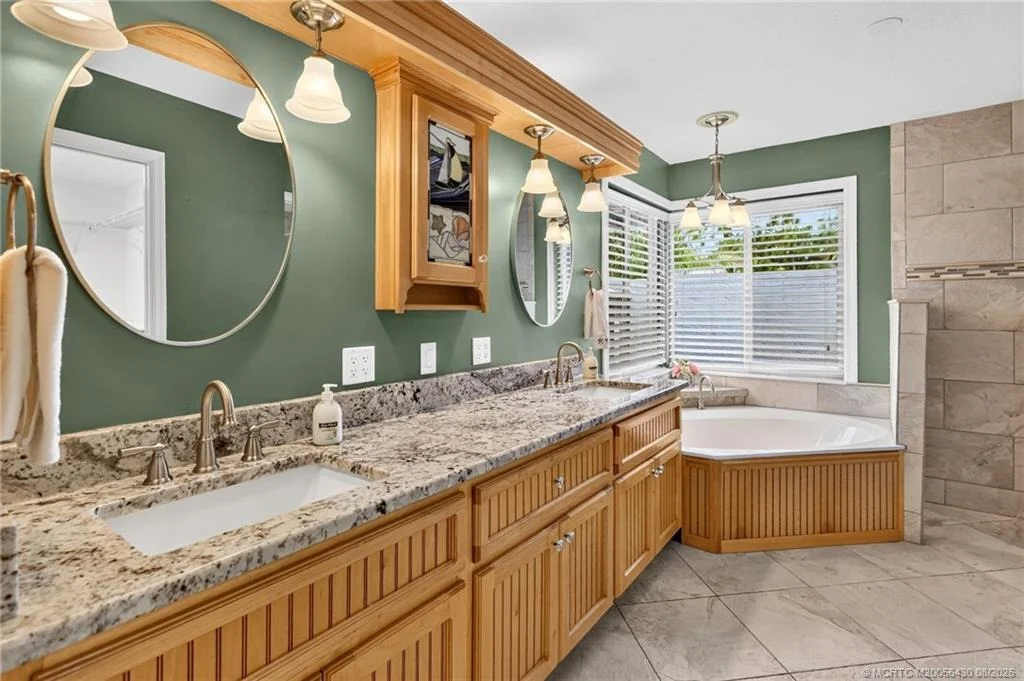 Photo of 672 SE Pin Oak Terrace