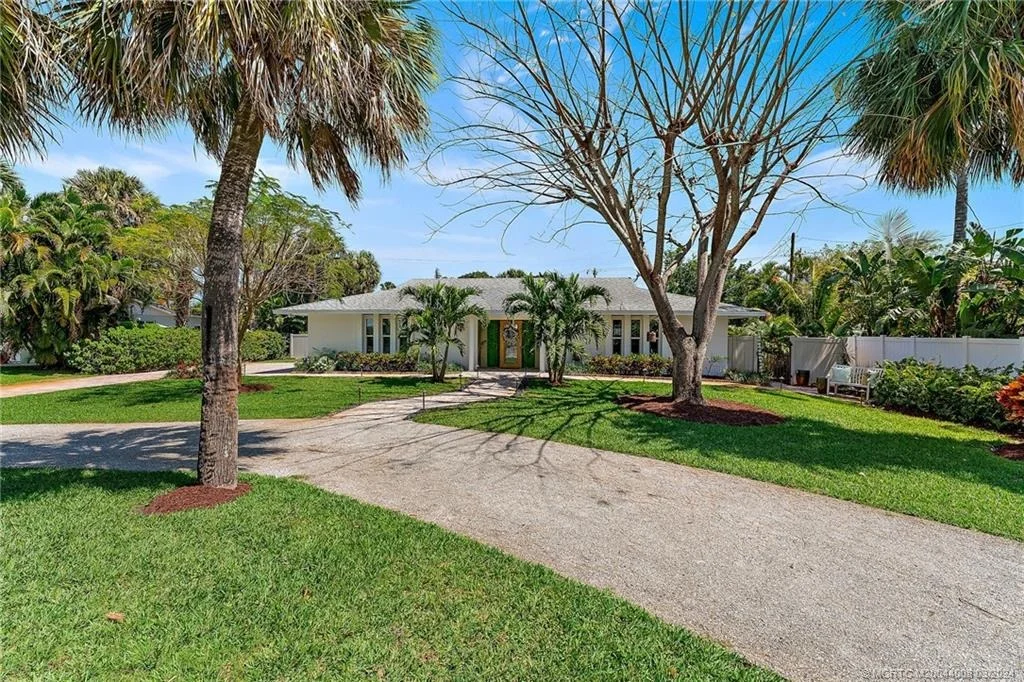 Photo of 333 SE Oriole Avenue