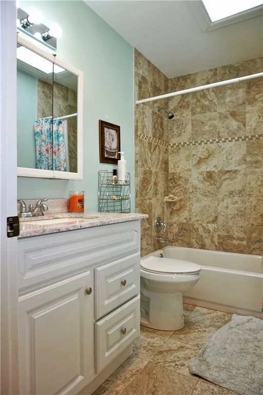 Photo of 523 SE Dolphin Drive