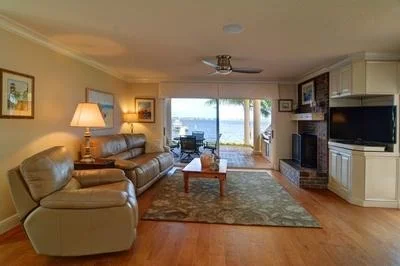 Photo of 931 SE Riverside Drive