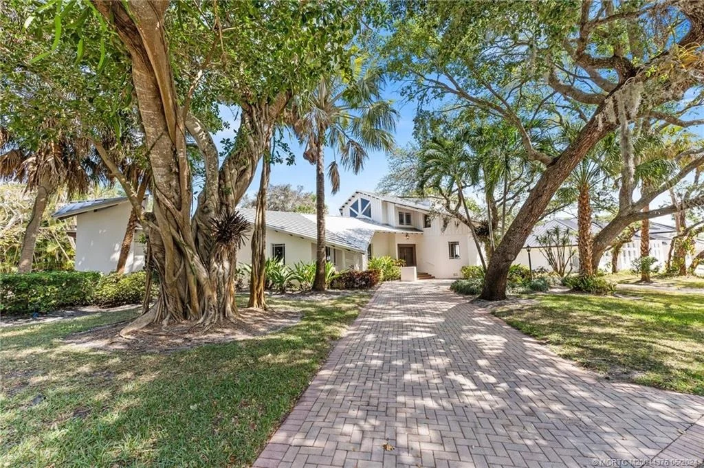 Photo of 12 Oakwood Drive
