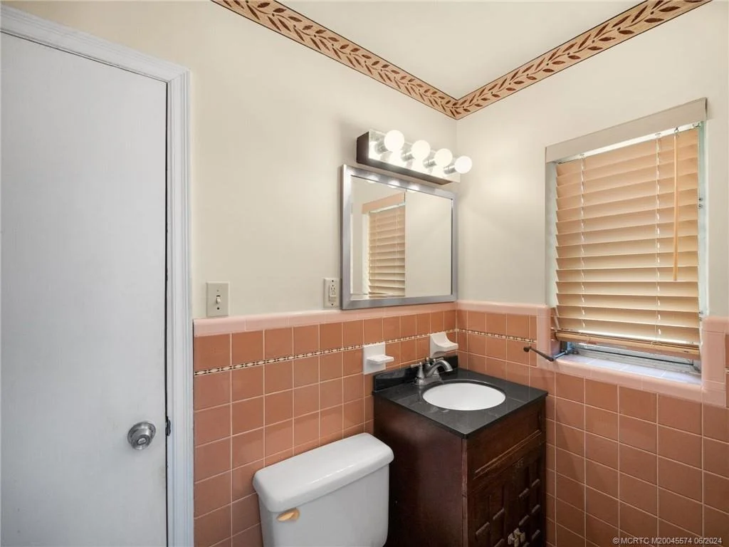 Photo of 1023 NW Pine Lake Drive