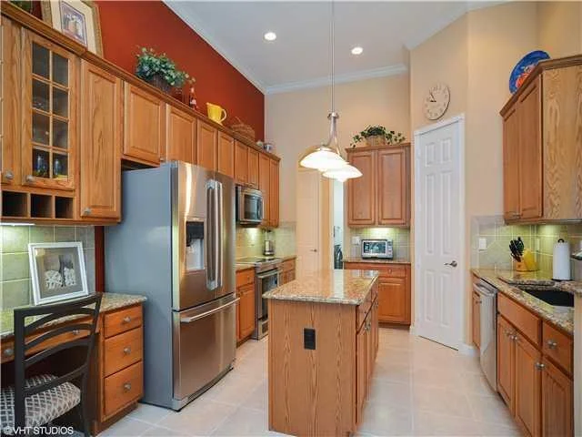 Photo of 7006 SE Bay Hill Drive
