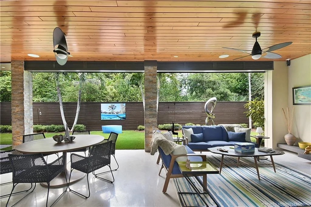 Photo of 314 SE Pelican Drive