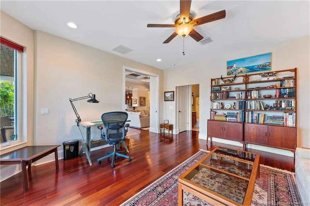 Photo of 587 SW Lost River Road