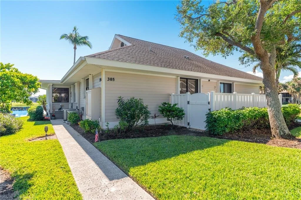 Photo of Unit 307 at 307 NE Golfview Circle