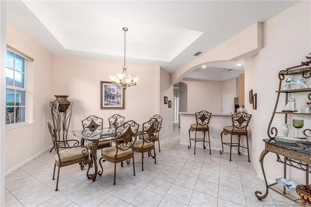 Photo of 630 NW Red Pine Way