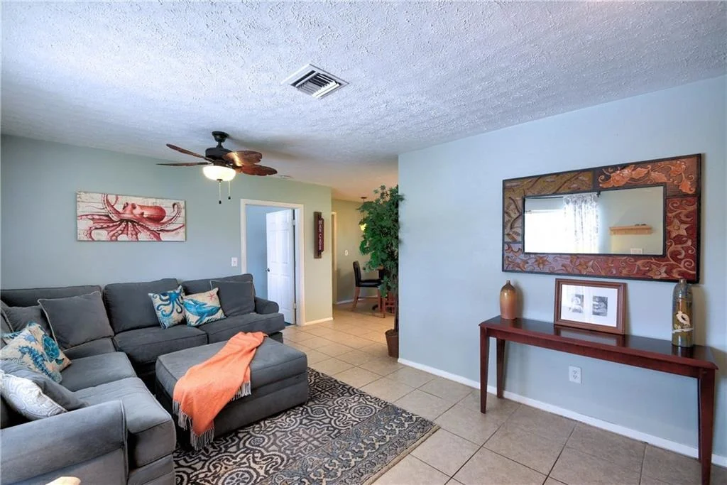 Photo of 2209 NW Sunset Boulevard