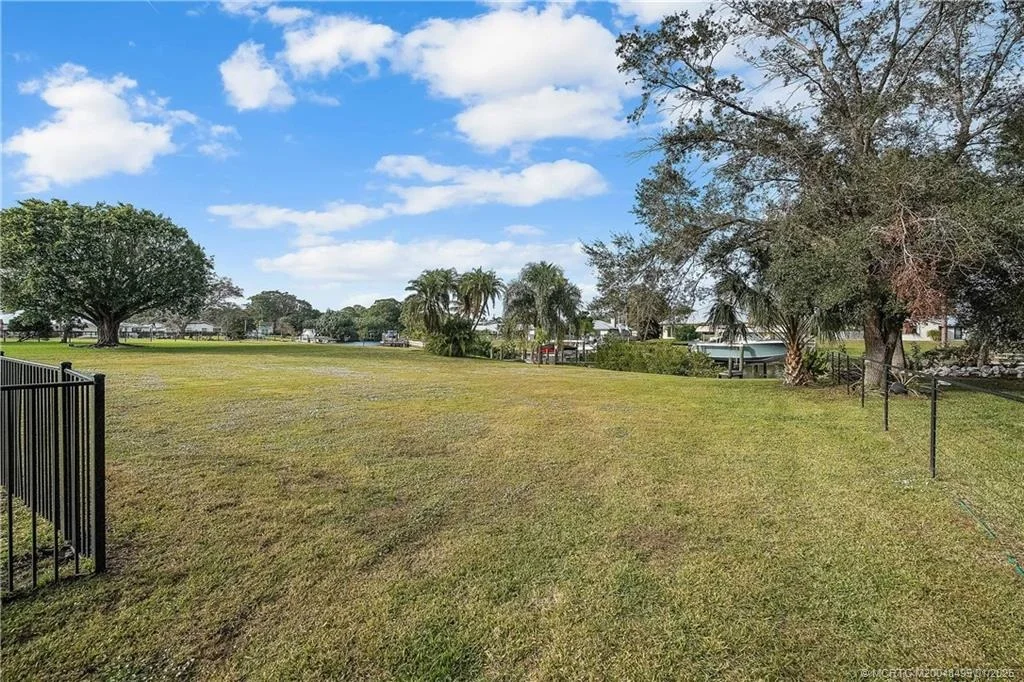 Photo of 804 NW Spruce Ridge Drive