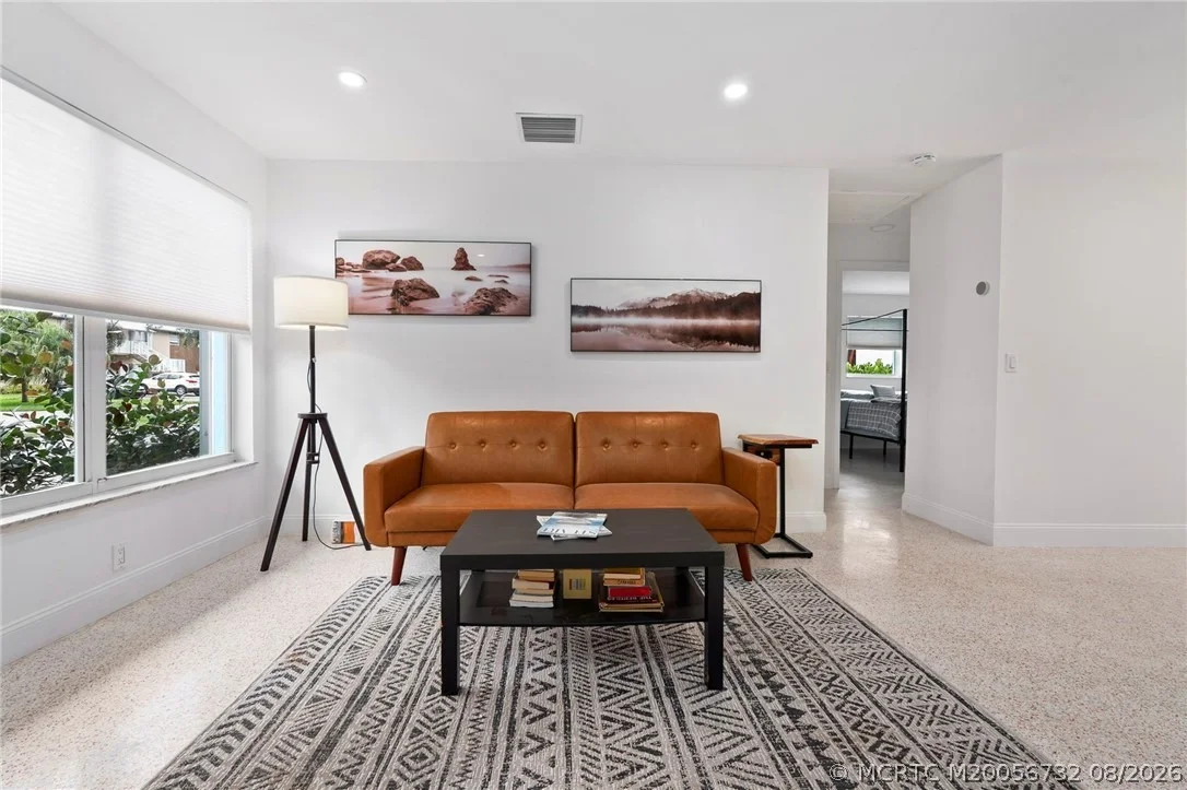 Photo of 30 SW Hideaway Place