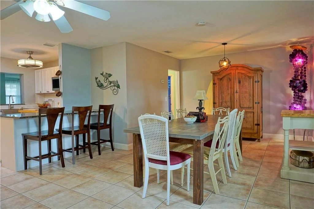 Photo of 523 SE Dolphin Drive