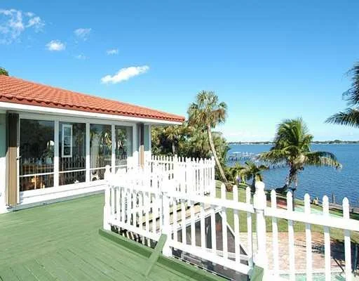 Photo of 1003 SE RIVERSIDE Drive