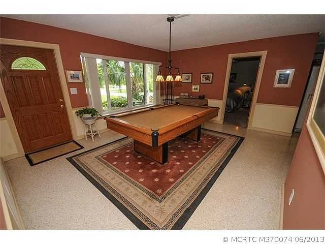 Photo of 803 SE Dolphin Drive