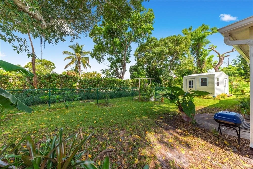 Photo of 710 SE Hibiscus Avenue
