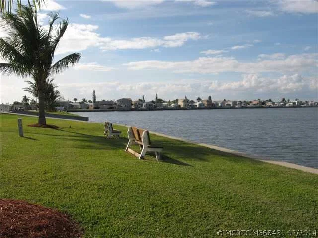 Photo of 562 Nettles Boulevard