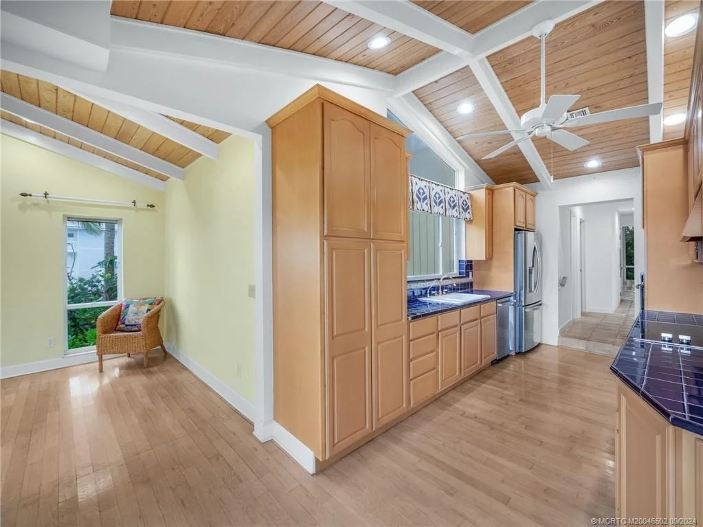 Photo of 1121 SE Macarthur Boulevard