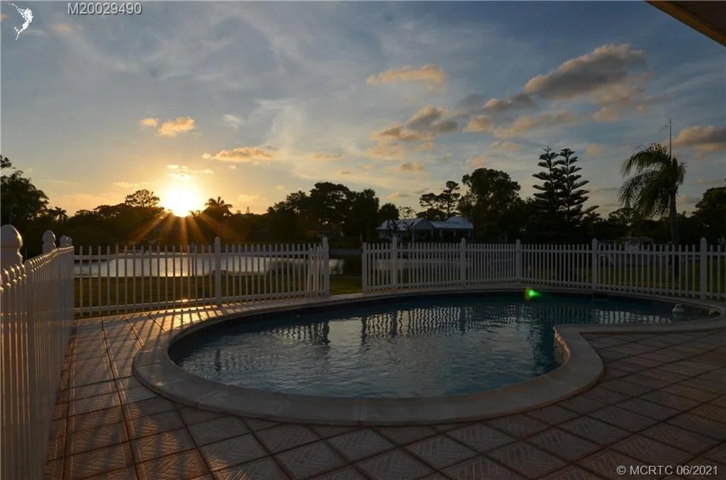 Photo of 1360 NW Lakeside Trail
