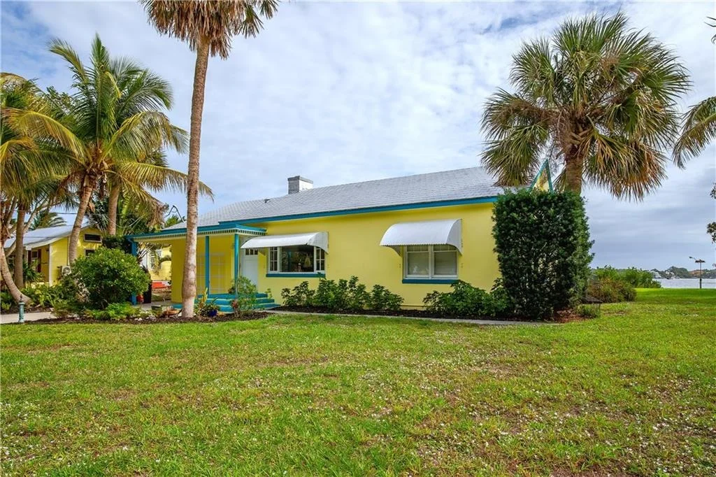 Photo of 1135 SE Saint Lucie Boulevard
