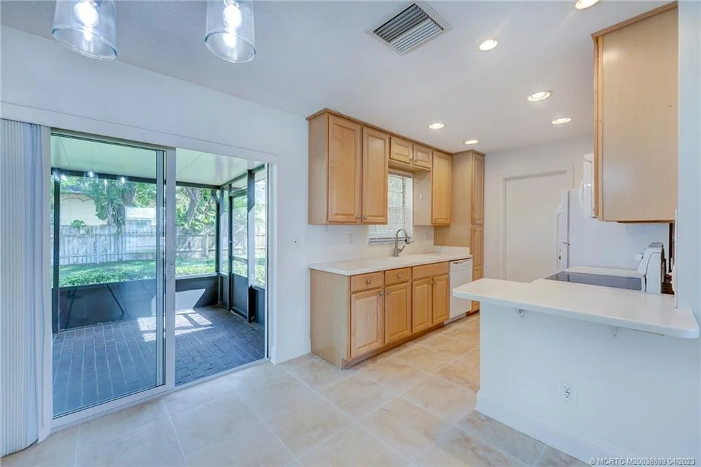 Photo of 1003 NW 16th Place