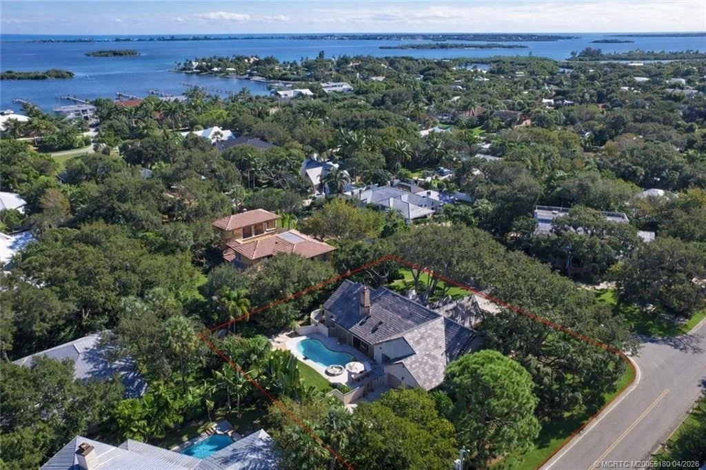 Photo of 10 Pineapple Lane