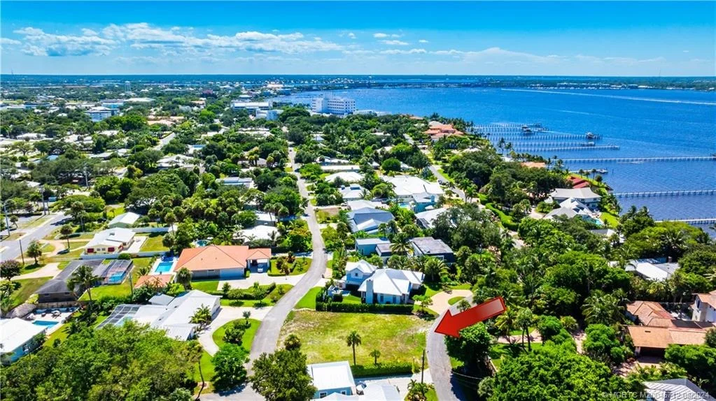 Photo of 932 SE Riverside Drive