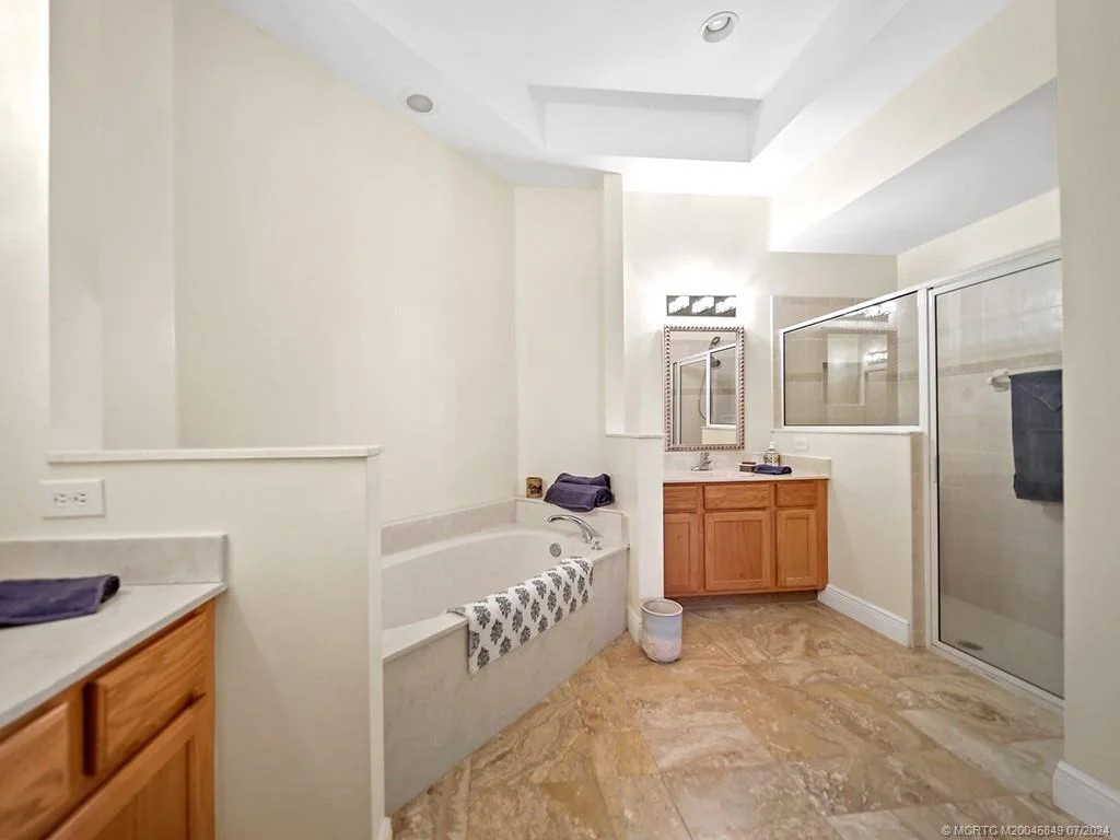 Photo of 561 NW Red Pine Way