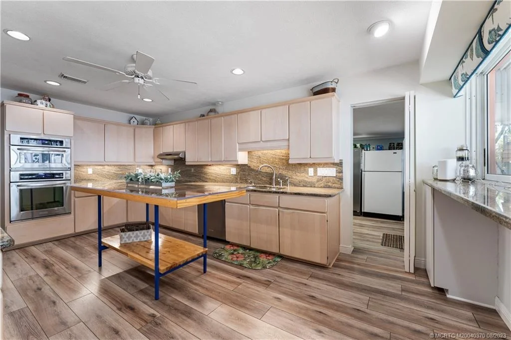 Photo of 711 NW Sunset Drive