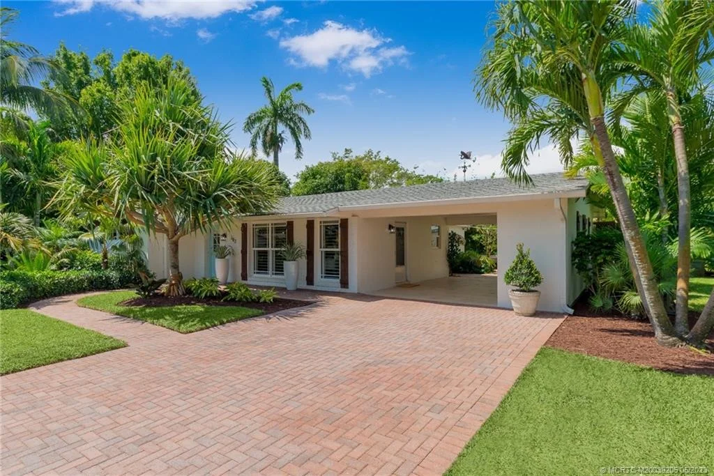 Photo of 382 SE Edgewood Drive