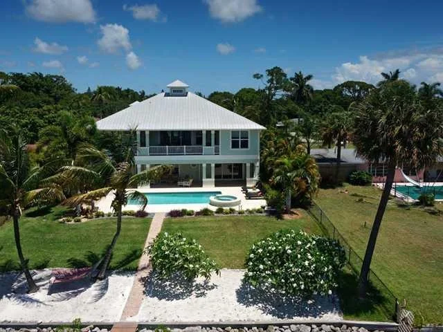 Photo of 621 NW Sunset Drive