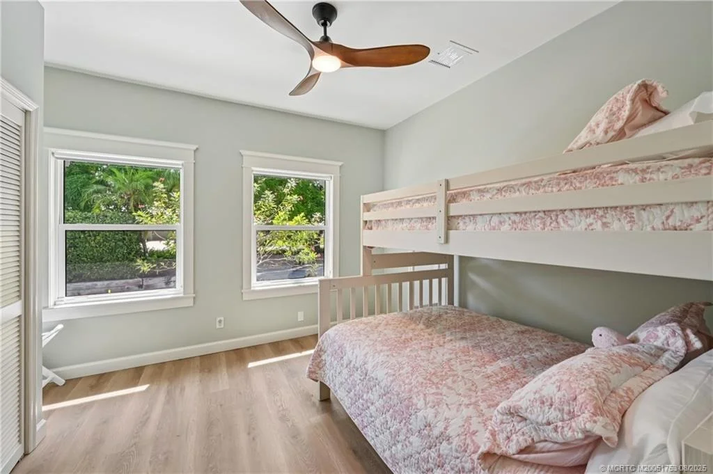 Photo of 200 SE Pelican Drive