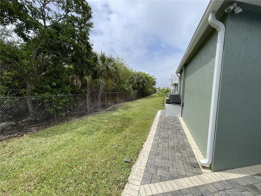 Photo of 2005 Nettles Boulevard