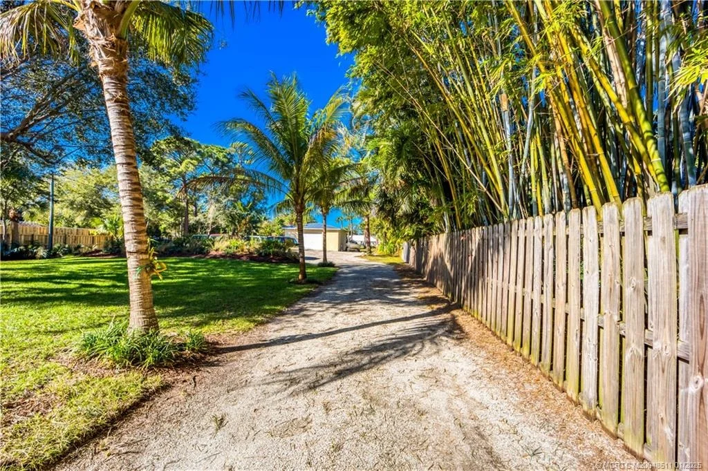 Photo of 994 NW Pine Lake Drive