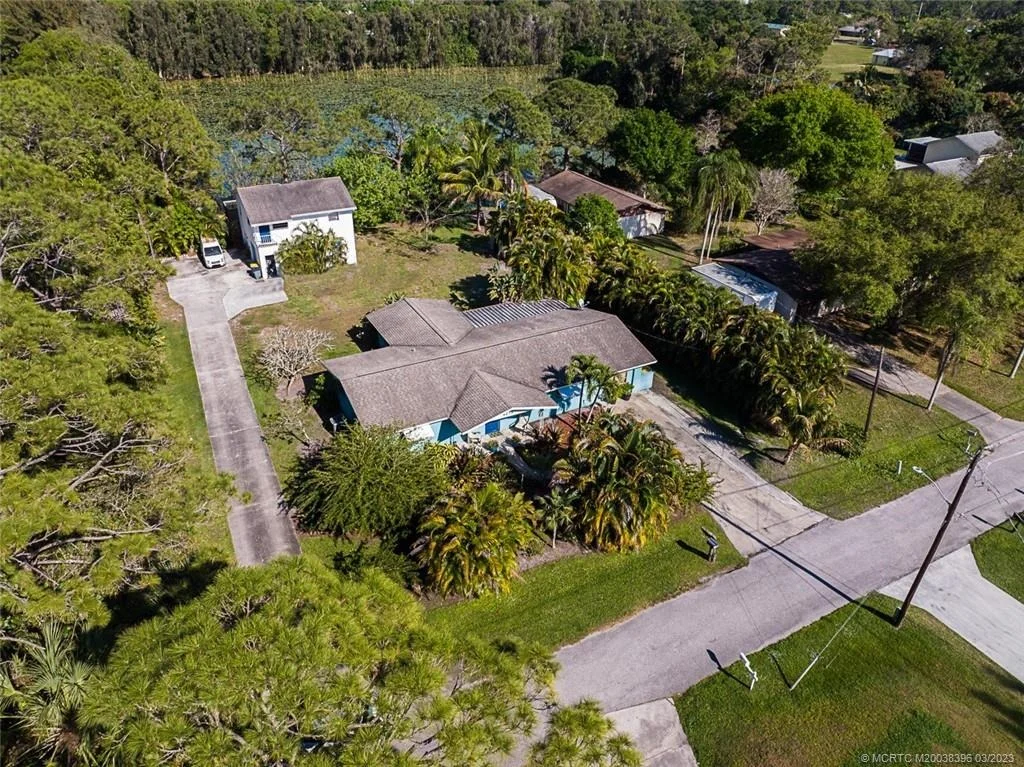 Photo of 6239 SE Lake Circle Drive