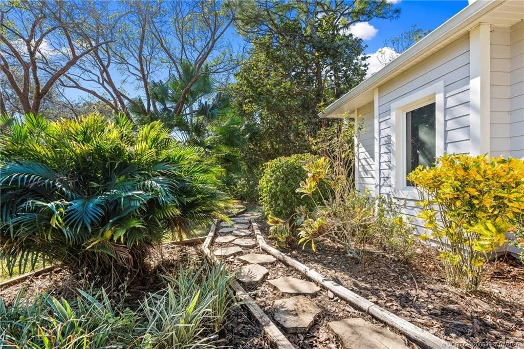 Photo of 449 SE Southwood Trail