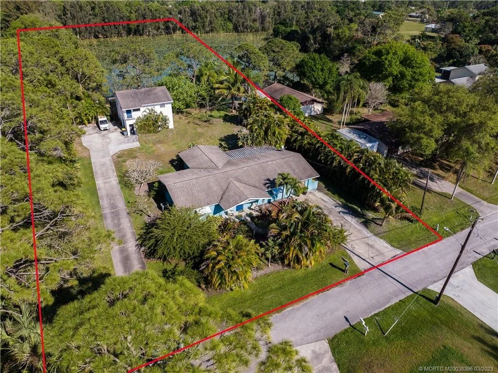 Photo of 6239 SE Lake Circle Drive