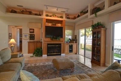 Photo of 931 SE Riverside Drive