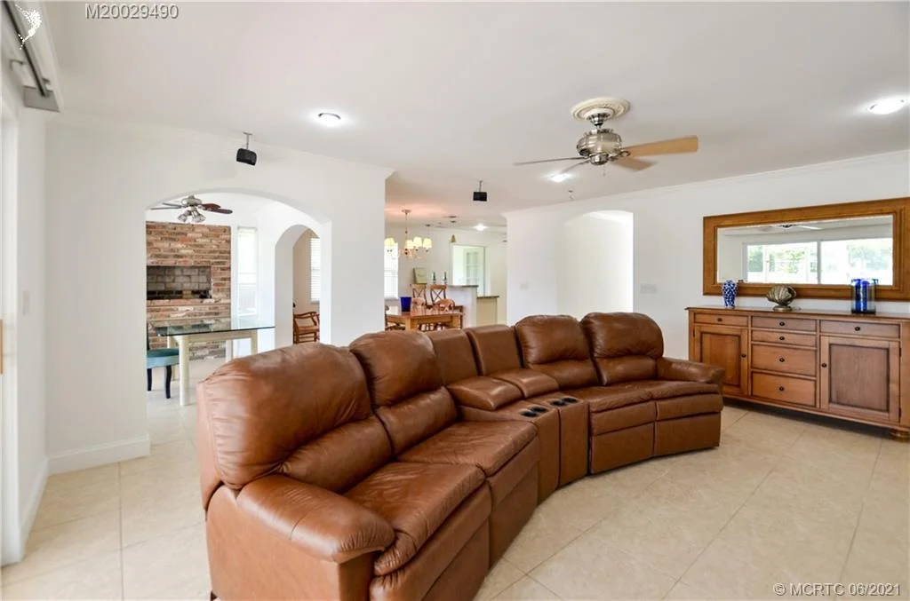 Photo of 1360 NW Lakeside Trail