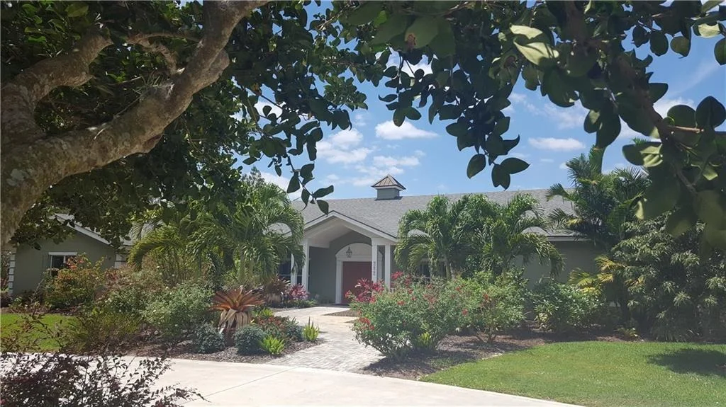 Photo of 282 SE Harbor Point Drive