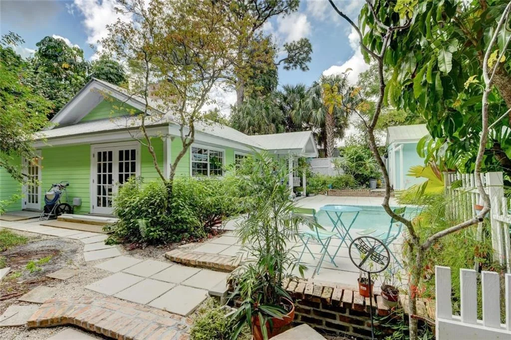 Photo of 512 SE Coconut Avenue