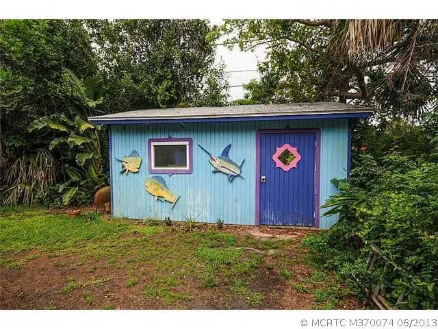 Photo of 803 SE Dolphin Drive