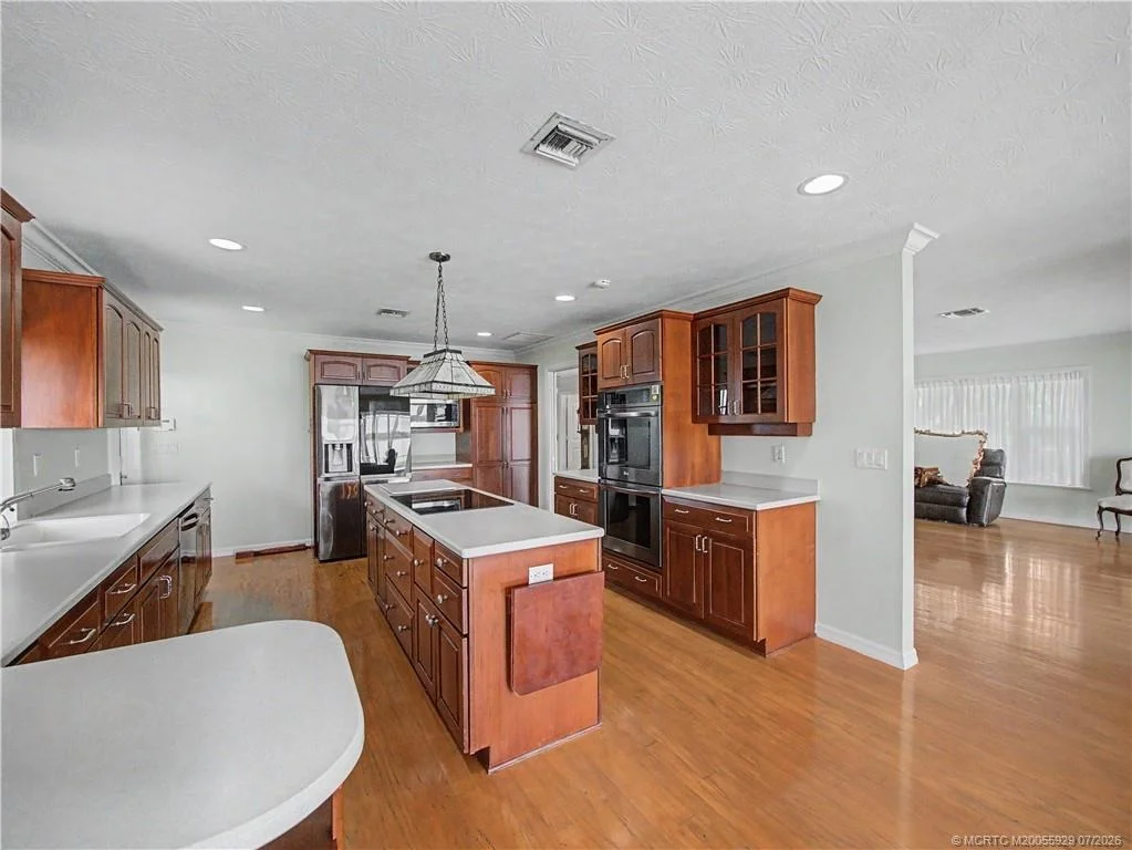 Photo of 1910 NW Cove Circle