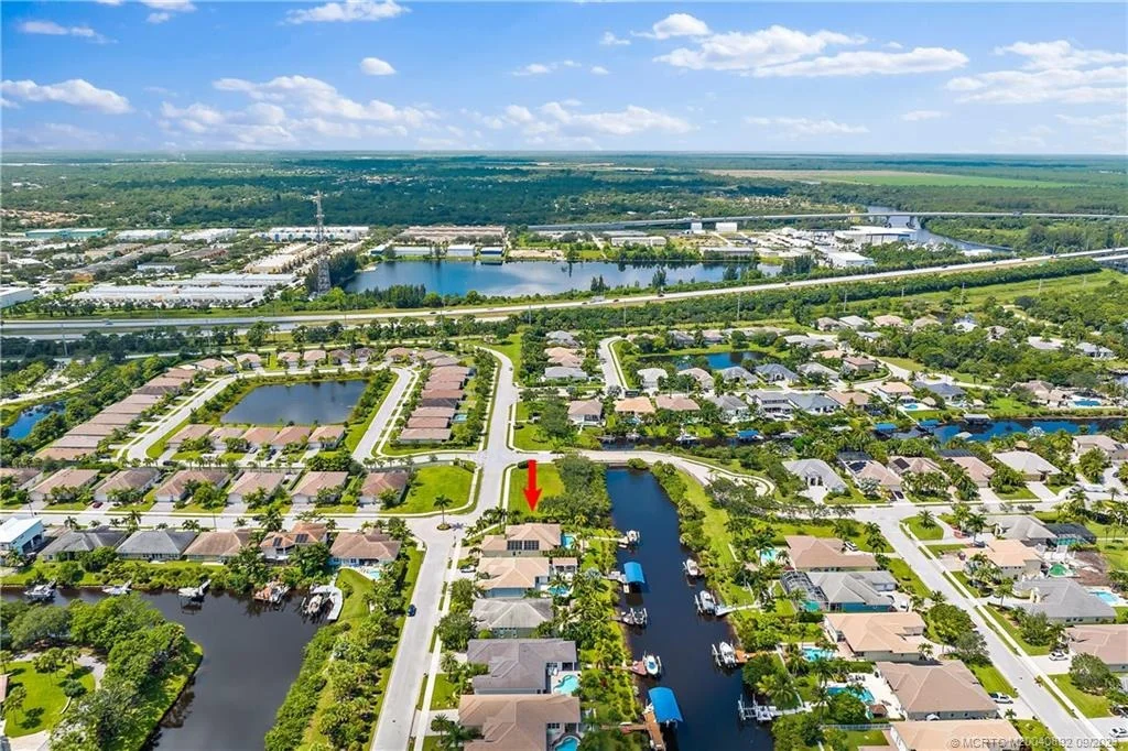 Photo of 587 SW Lost River Road
