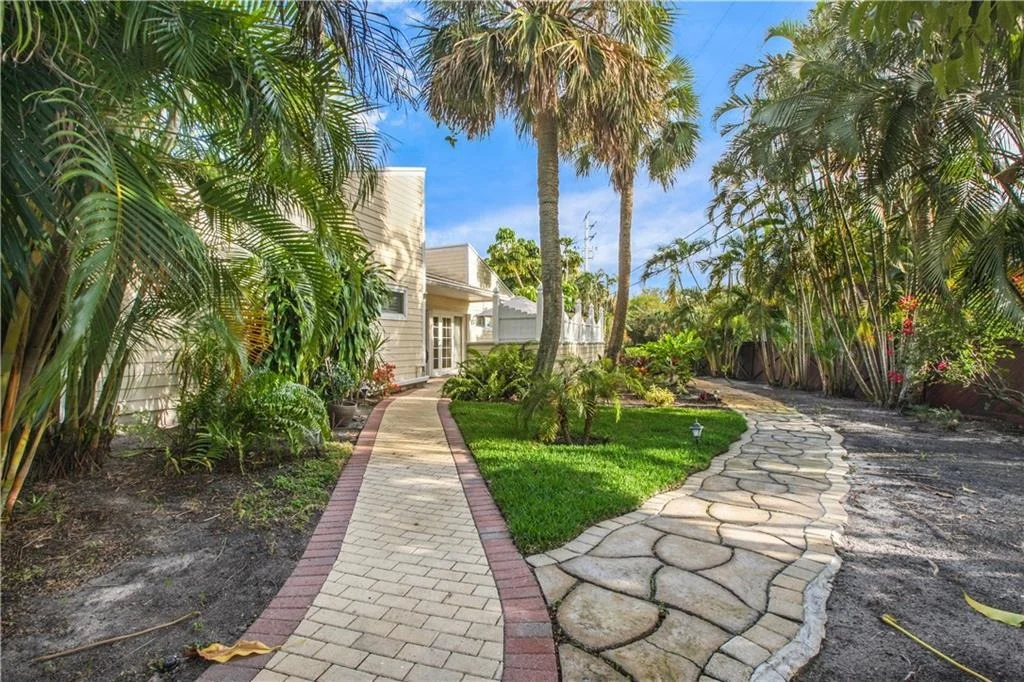 Photo of 2 Palm Court