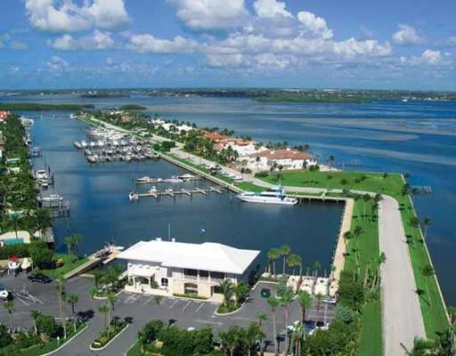 Photo of 7041 SE HARBOR Circle